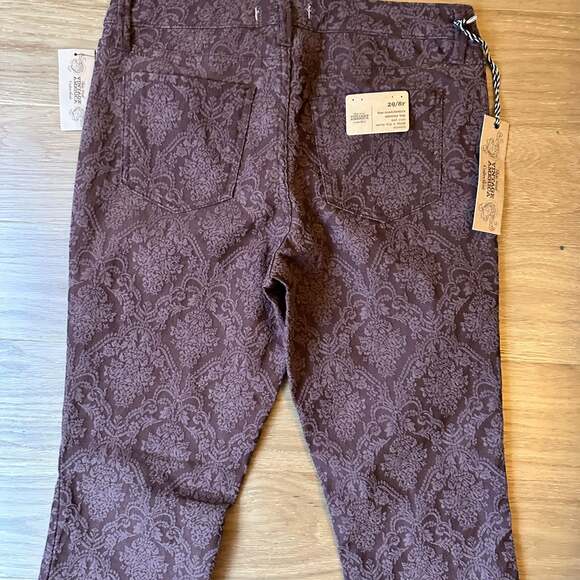 NWT’s Vintage America Blues Brown Damask Floral Brocade Matchstick Skinny Jeans - Picture 7 of 9